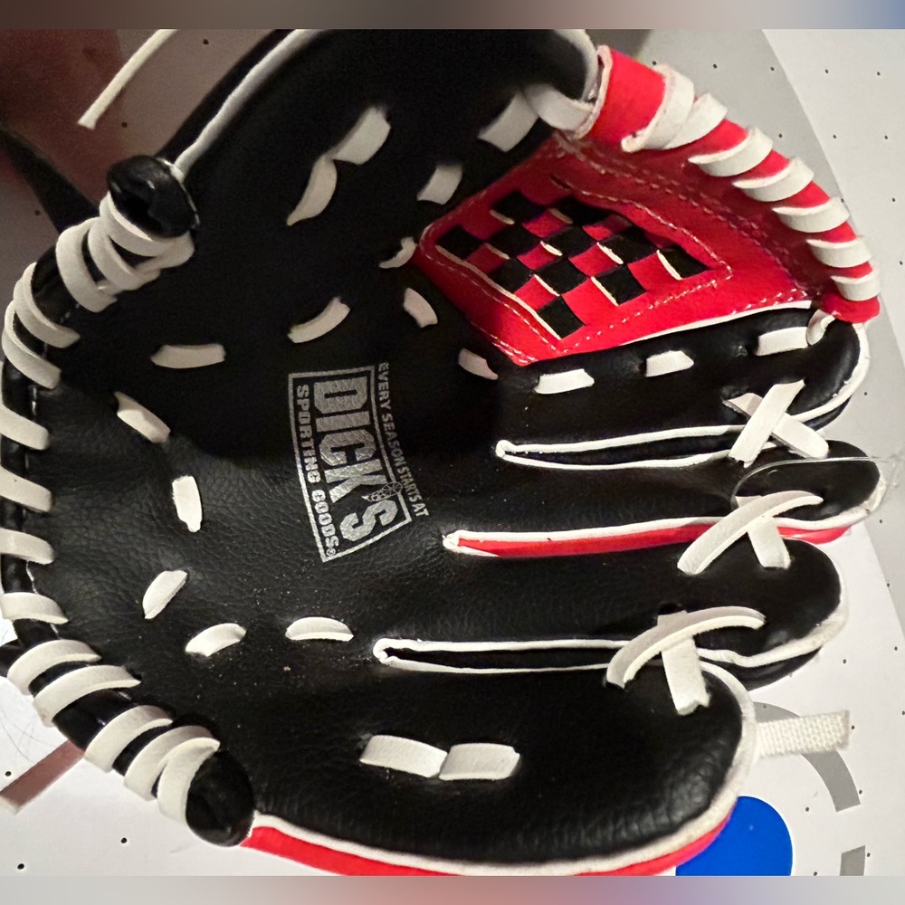 Dick's Sporting Goods Black and White Kids Glove age 5+